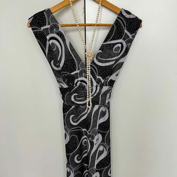 🖤Paisley b&w print low cut sexy evening / summer dress - Picture 2 of 16